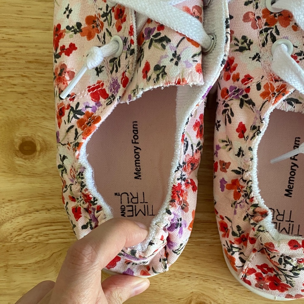 Time and Tru Women’s Floral Sneakers - Picture 2 of 11